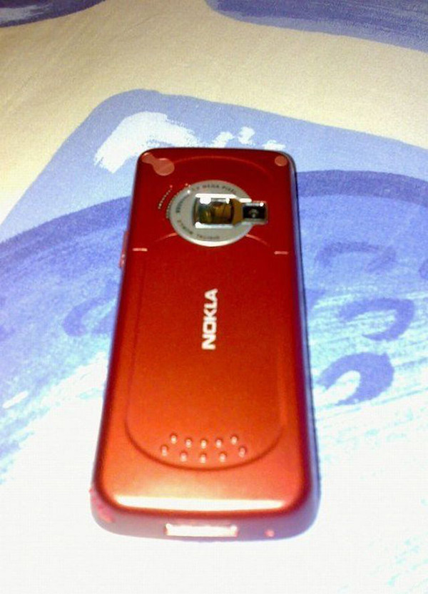 T%C6%B0%C6%A1ng t%E1%BB%B1 nh%C6%B0 Sony ch%E1%BB%AF I c%E1%BB%A7a Nokia c%C5%A9ng bi%E1%BA%BFn th%C3%A0nh ch%E1%BB%AF L. Tho%E1%BA%A1t nh%C3%ACn h%E1%BA%B3n nhi%E1%BB%81u ng%C6%B0%E1%BB%9Di c%C5%A9ng b%E1%BB%8B %C4%91%C3%A1nh l%E1%BB%ABa.